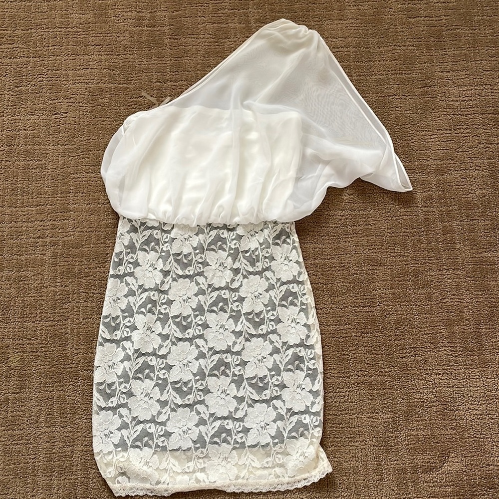 Lulu’s Brand Sold at Nordstrom size XS White one shoulder draped Mini Dress